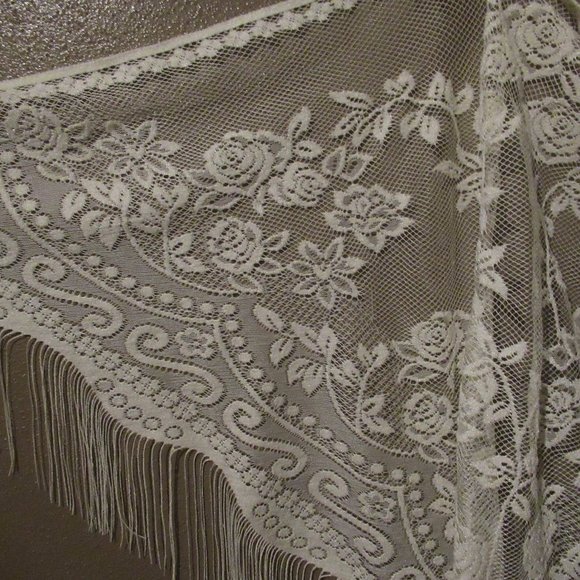 Liz Claiborne Accessories Accessories - Liz Claiborne Floral Lace Shawl Wrap Triangle Fringe Cream NWT
